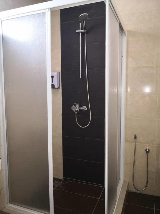 Walk In Hotel Kota Kinabalu Exteriör bild